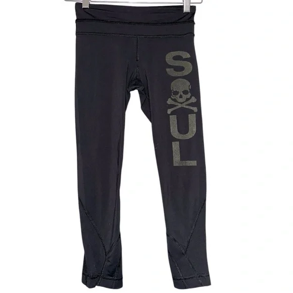 Lululemon x SoulCycle Women’s Size 4 Black Green Skull Cropped Leggings - Picture 1 of 4
